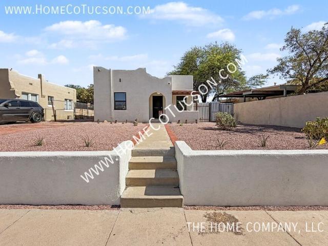2 BR, 1 BA Apartment 1812 E 9th Street Front House, Tucson, AZ 85719