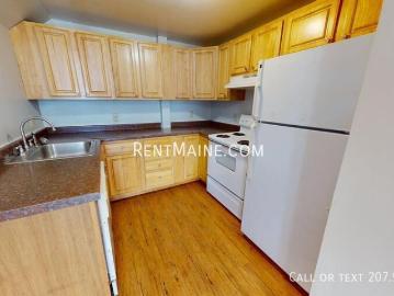 2 BR, 1 BA Apartment 1817 Hammond St Hermon, ME 04401