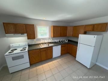 2 BR, 1 BA Apartment 1835 Hammond St, Hermon, ME 04401