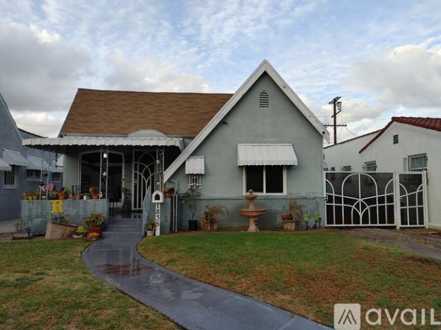 2 BR, 1 BA Apartment 1835 West 70th Street, Los Angeles, CA 90047