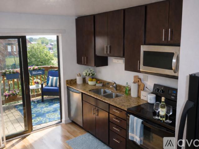 2 BR, 1 BA Apartment 1851 North Green Lane North, Unit 1A, Palatine, IL 60074