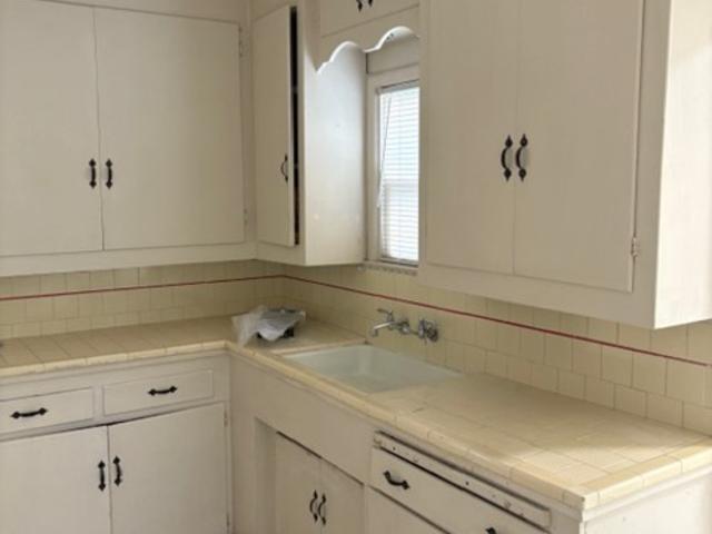 2 BR, 1 BA Apartment 1855 West Willow Street, Stockton, CA 95203