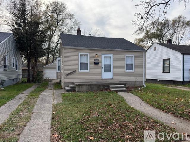 2 BR, 1 BA Apartment 18792 Kenosha St, Harper Woods, MI 48225