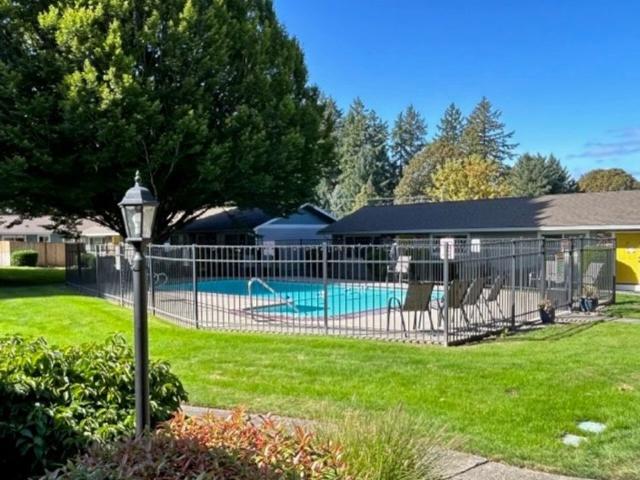 2 BR, 1 BA Apartment 18850 SW Farmington Road Unit 30, Beaverton, OR 97007