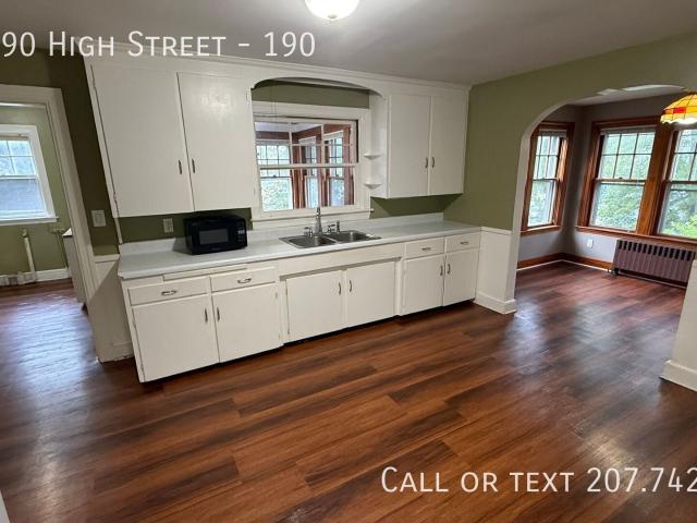 2 BR, 1 BA Apartment 188 190 High Street, Somersworth, NH 03878