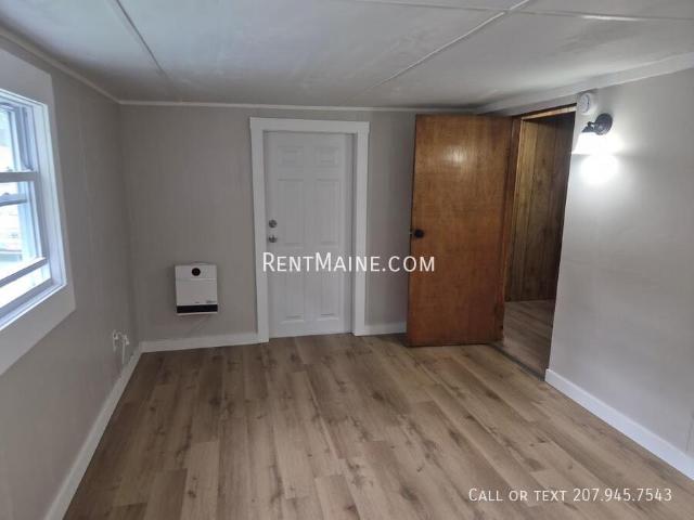 3 BR, 1 BA Apartment 18 Pheasant Hill Mobile Home Park, Milford, ME 04461