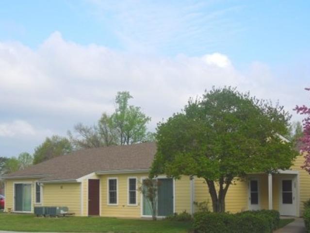 2 BR, 1 BA Apartment 18 Willow Tree Dr, Montross, VA 22520