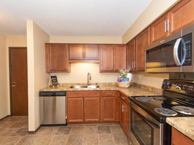 2 BR, 1 BA Apartment 19000 Stratford Road Unit 19050 114, Minnetonka, MN 55345