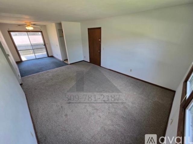 2 BR, 1 BA Apartment 1902 16th St, Unit Middle floor, Silvis, IL 61282