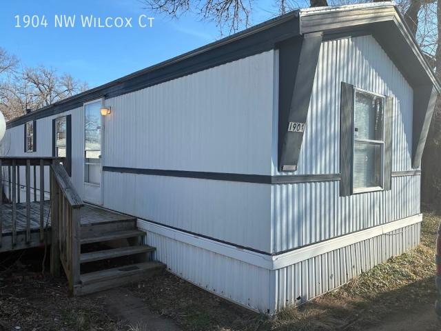 2 BR, 1 BA Apartment 1904 NW Wilcox Ct, Topeka, KS 66608