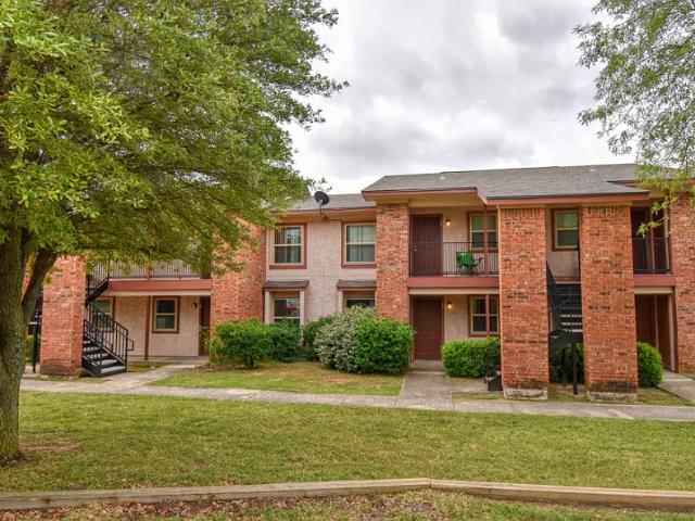 2 BR, 1 BA Apartment 1906 South College Avenue, Decatur, TX 76234