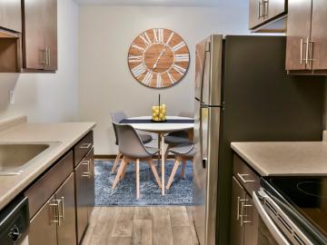 2 BR, 1 BA Apartment 1926 Oakdale Avenue Unit 4114, Saint Paul, MN 55118