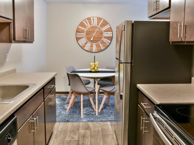 2 BR, 1 BA Apartment 1926 Oakdale Avenue Unit 4114, Saint Paul, MN 55118