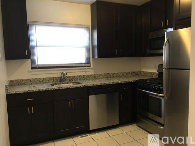 2 BR, 1 BA Apartment 1934 Linden Ave, Unit B, Highland Park, IL 60035