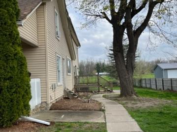 2 BR, 1 BA Apartment 1934 West Cohoctah Road, Unit 2, Howell, MI 48816