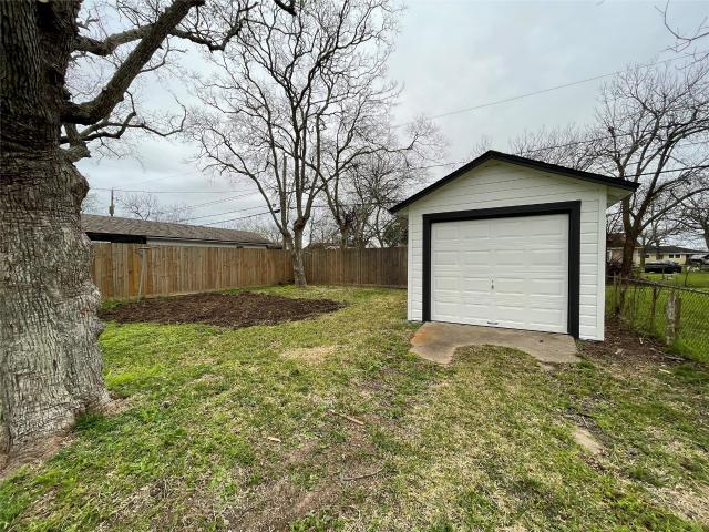 2 BR, 1 BA Apartment 1941 North Avenue H, Freeport, TX 77541