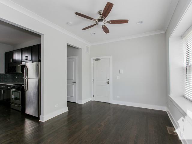2 BR, 1 BA Apartment 1952 West Nelson Street, Chicago, IL 60657
