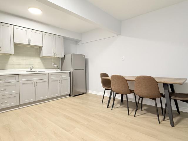2 BR, 1 BA Apartment 1989 Wyandotte St W, Windsor, ON N9B 1J6