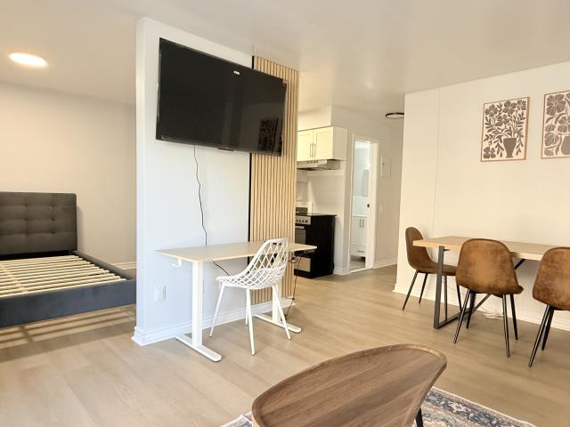2 BR, 1 BA Apartment 1989 Wyandotte St W, Windsor, ON N9B 1J6