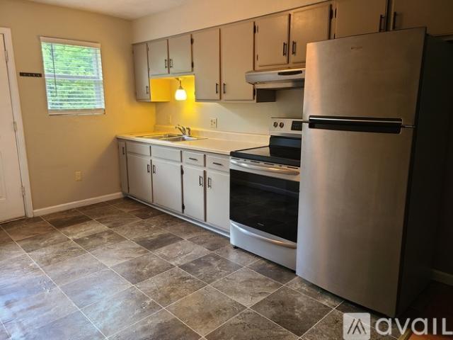 2 BR, 1 BA Apartment 103 Parrish St, Unit B, Martin, TN 38237