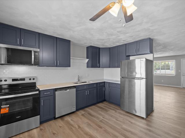 2 BR, 1 BA Apartment 1000 Olive St, Highland, IL 62249