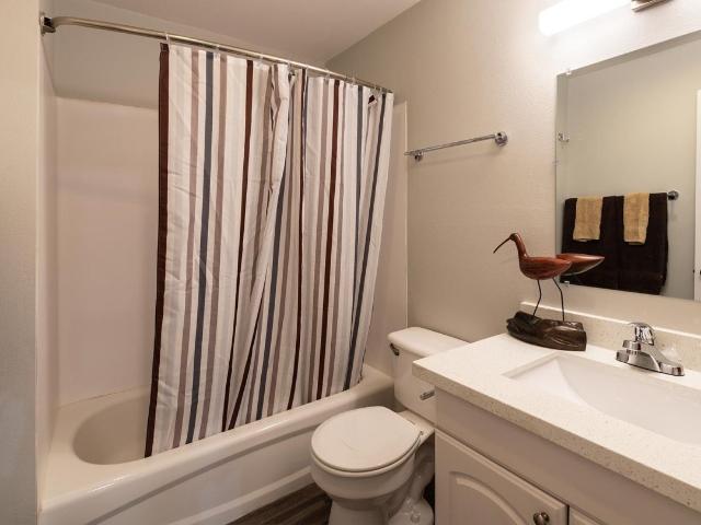 2 BR, 1 BA Apartment 10014 5th Avenue Northeast Unit 401, Seattle, WA 98125