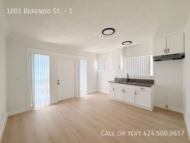 2 BR, 1 BA Apartment 1001 Berendo St Los Angeles, CA 90029