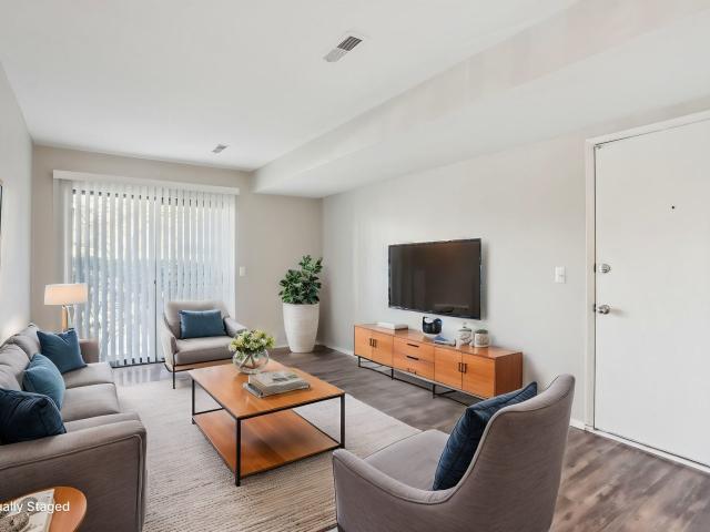2 BR, 1 BA Apartment 1007 E. Rue De La Banque Unit 1022 B, Saint Louis, MO 63141