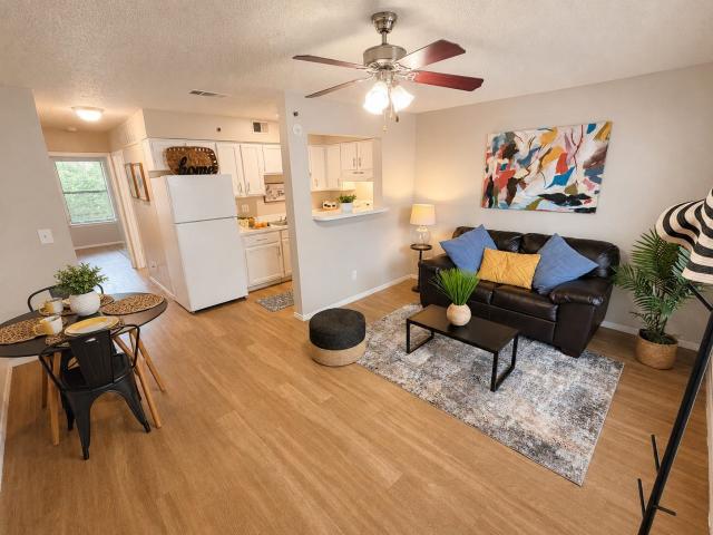 2 BR, 1 BA Apartment 1007 East Rundberg Unit 103, Austin, TX 78753