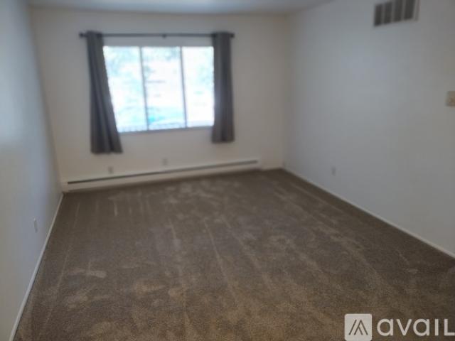 2 BR, 1 BA Apartment 10091 Sakura Drive, Unit Unit H, St. Louis, MO 63128