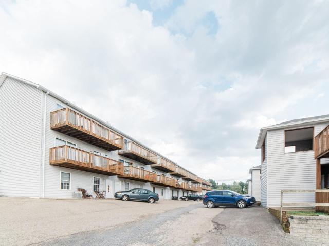 2 BR, 1 BA Apartment 100 1400 Pinnacle Heights Drive Unit Unit 1221, Morgantown, WV 26505