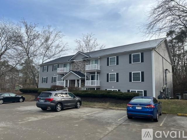 2 BR, 1 BA Apartment 100 Hidden Park Drive, Unit 4, Huntington, WV 25705