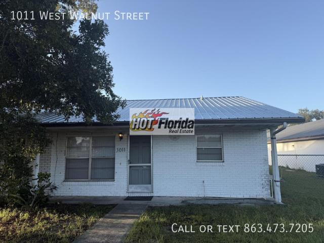 2 BR, 1 BA Apartment 1011 West Walnut Street, Avon Park, FL 33825