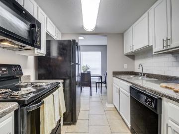 2 BR, 1 BA Apartment 1013 Manhattan Boulevard Unit 041, Harvey, LA 70058