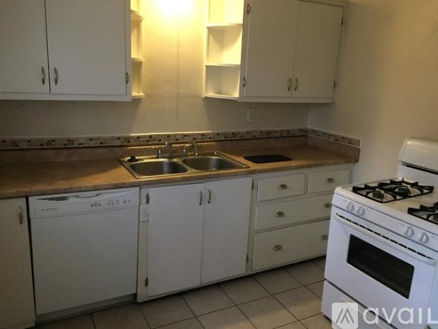 2 BR, 1 BA Apartment 1015 Emerson Avenue, Parkersburg, WV 26104