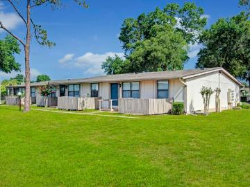 2 BR, 1 BA Apartment 101 E New Hampshire Ave Unit 14C, Deland, FL 32724