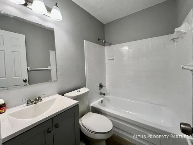 2 BR, 1 BA Apartment 10214 N Ojus Dr Unit A, Tampa, FL 33617