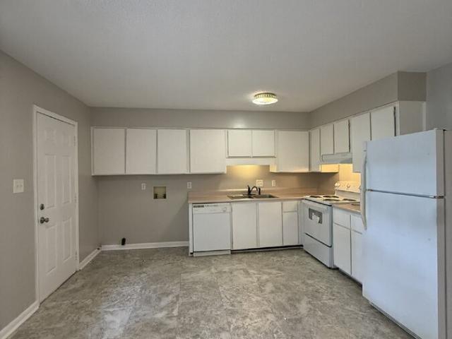 2 BR, 1 BA Apartment 102 Woodhouse Lane, Savannah, GA 31406
