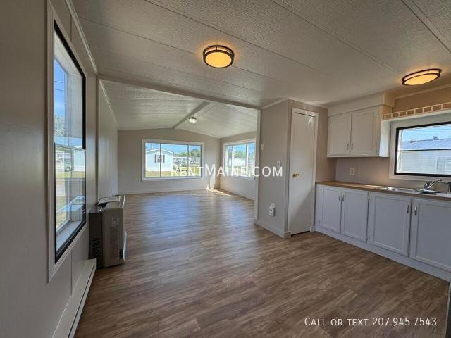 2 BR, 1 BA Apartment 102 G St Pittsfield, ME 04967