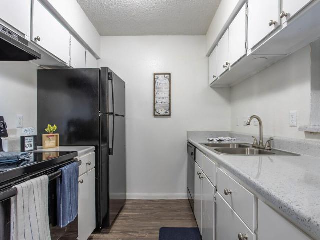 2 BR, 1 BA Apartment 10402 Sandpiper Dr Unit 54, Houston, TX 77096