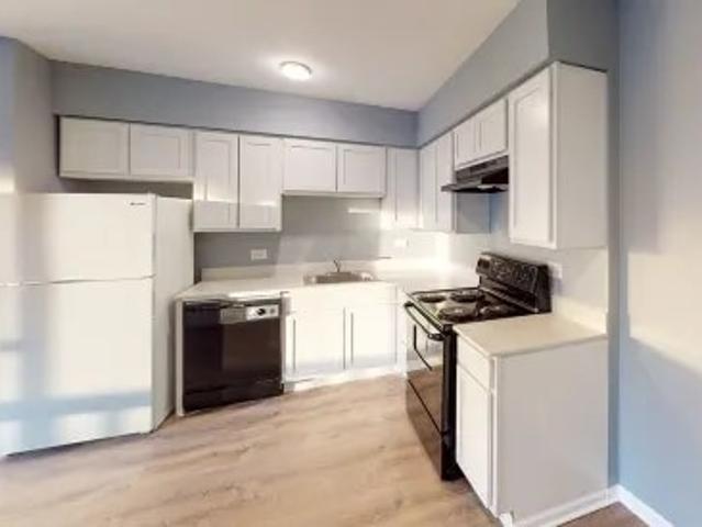 2 BR, 1 BA Apartment 10435 Menard Ave Unit 320 3NW, Oak Lawn, IL 60453