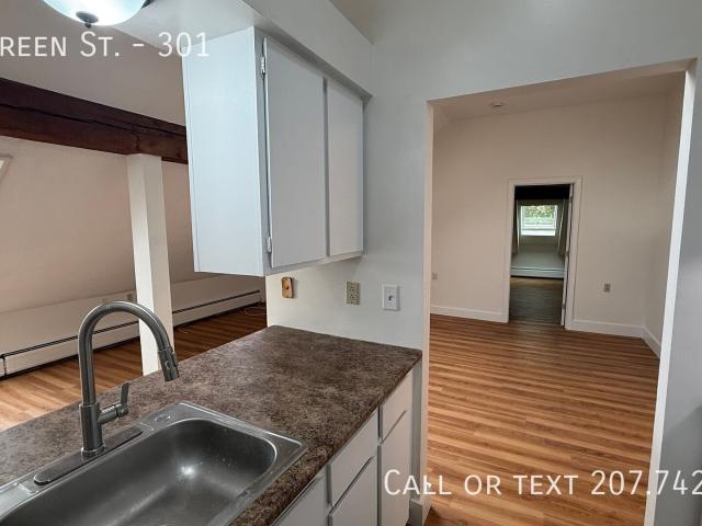 2 BR, 1 BA Apartment 104 Green St Somersworth, NH 03820