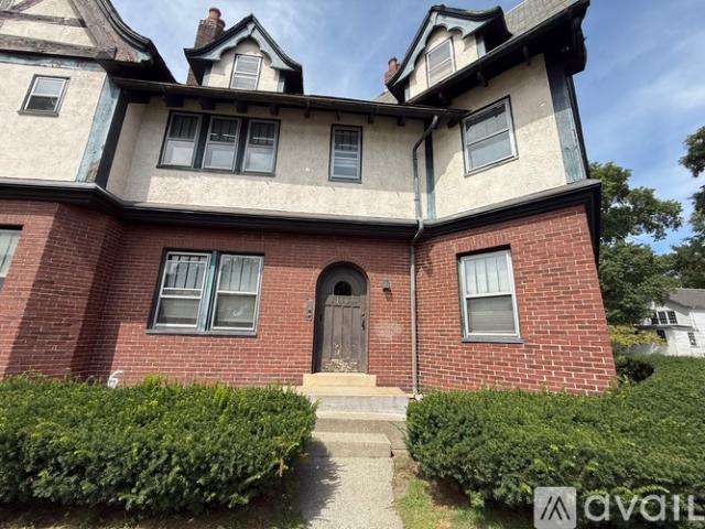 2 BR, 1 BA Apartment 104 Mt Auburn St, Unit 1, Watertown, MA 02472