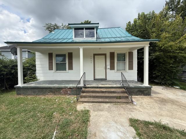 2 BR, 1 BA Apartment 1057 College St, Memphis, TN 38106