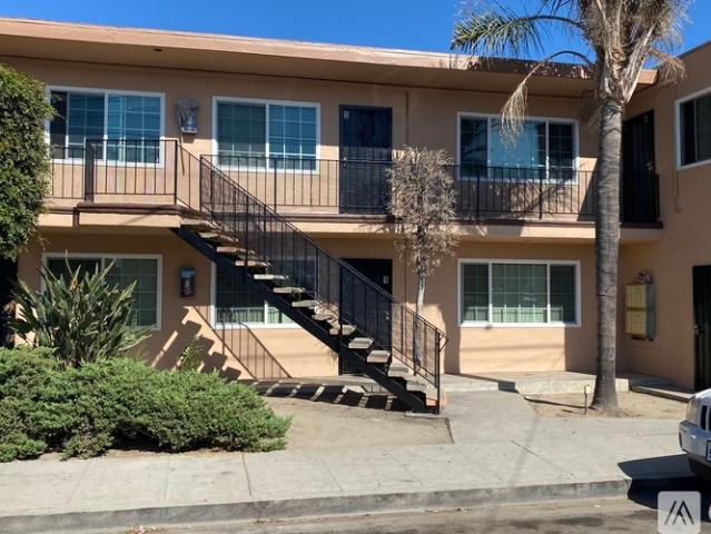 2 BR, 1 BA Apartment 105 East Louise Street, Unit 2, Long Beach, CA 90805