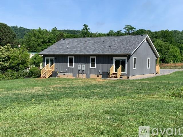 2 BR, 1 BA Apartment 105 Leslies Home Drive, Unit 105, Asheville, NC 28806
