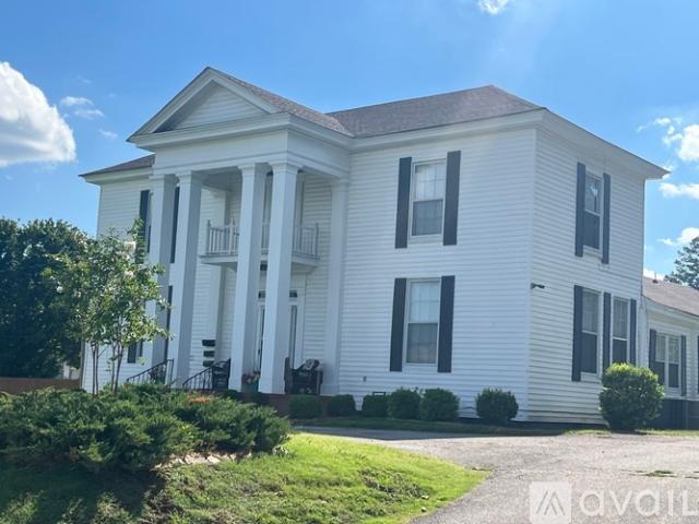 2 BR, 1 BA Apartment 105 S Mc Lemore Ave, Unit 2, Brownsville, TN 38012