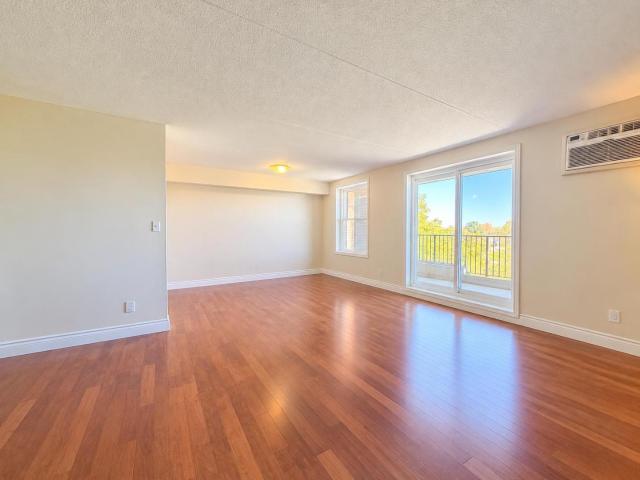 2 BR, 1 BA Apartment 1071 McDougall St, Windsor, ON N9A 1M2