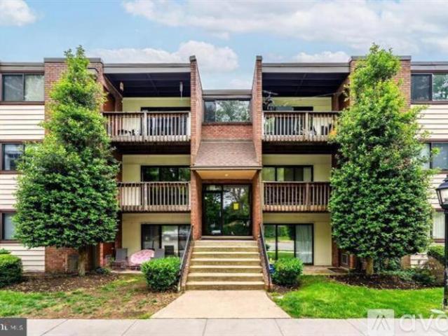 2 BR, 1 BA Apartment 10723 West Drive, Unit 1, Fairfax, VA 22030
