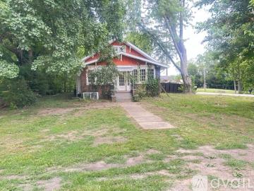 2 BR, 1 BA Apartment 108 Shipping St, Edwardsport, IN 47528